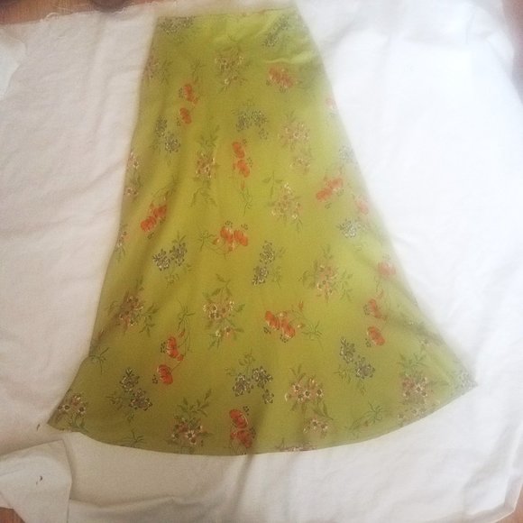 - green/red print maxi skirt - Picture 2 of 11
